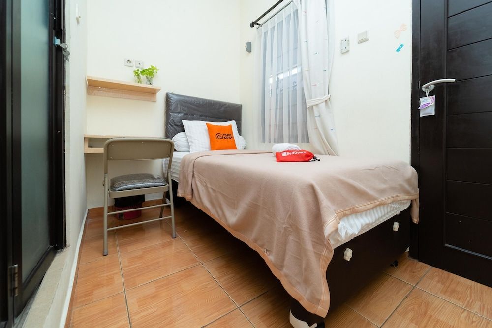 undefined KoolKost Female Syariah near RS. Bhayangkara Pondok Pinang 7