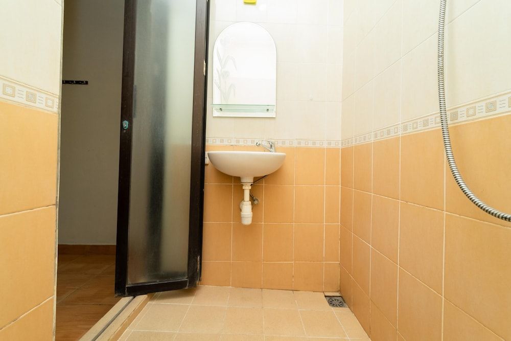 undefined KoolKost Female Syariah near RS. Bhayangkara Pondok Pinang 10