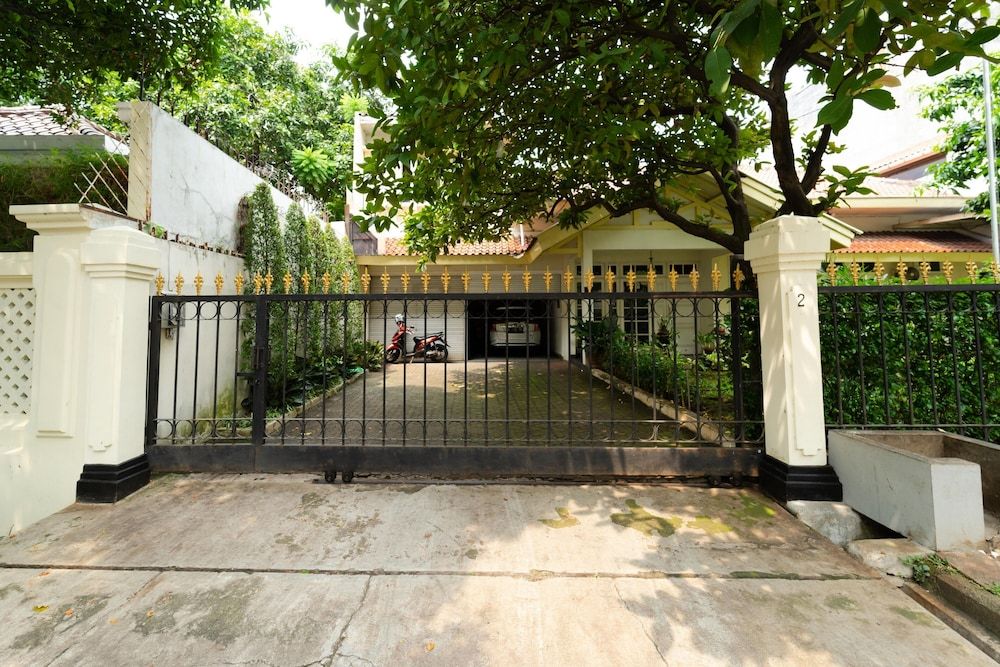 undefined KoolKost Female Syariah near RS. Bhayangkara Pondok Pinang 3