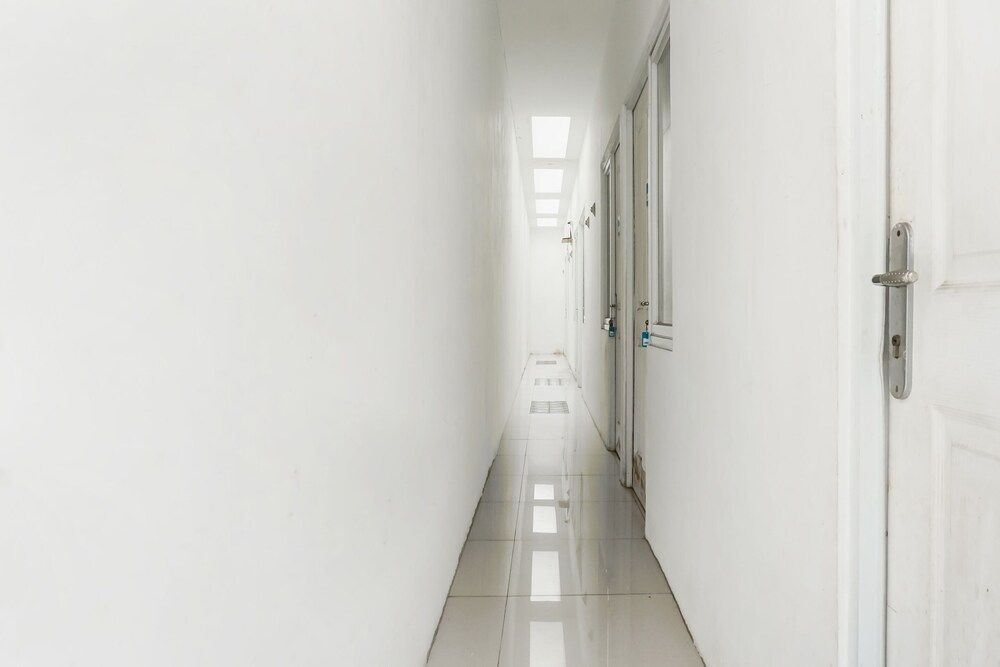 Super OYO 91074 Stariez Senen Syariah Standard Double Room 19