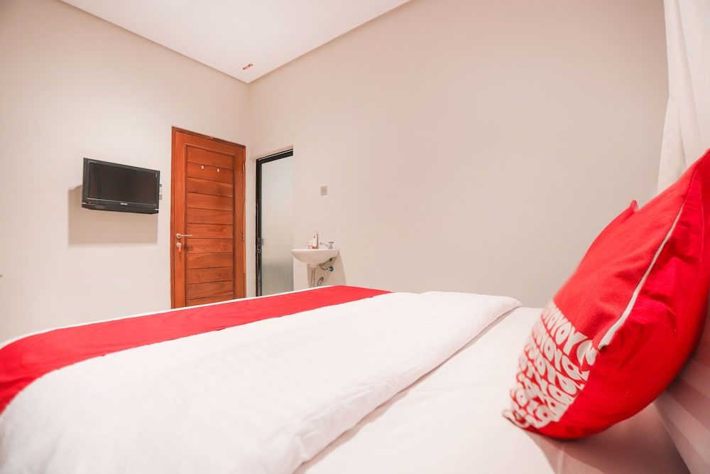 OYO 148 Cempaka Place Homestay Deluxe Double Room, 1 Double Bed, Non Smoking 2
