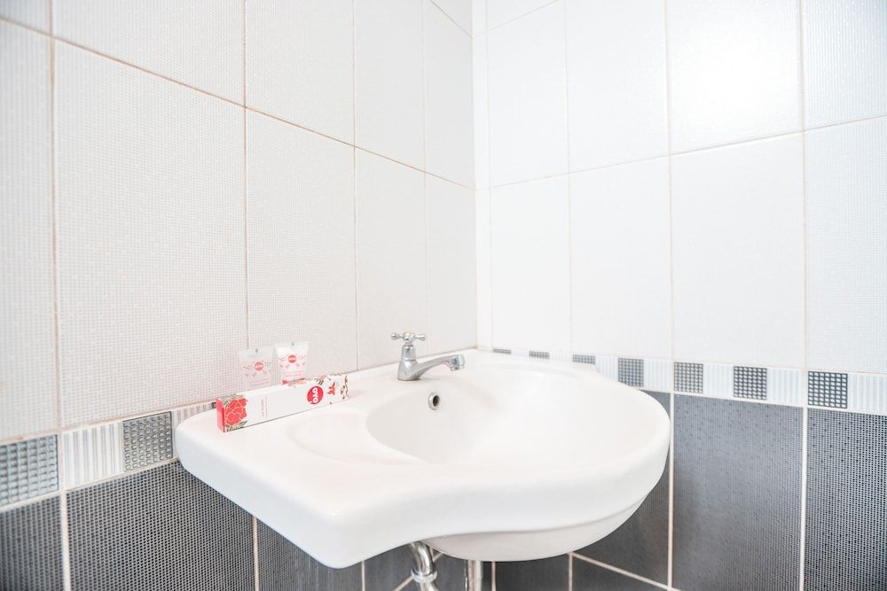 OYO 148 Cempaka Place Homestay Deluxe Double Room, 1 Double Bed, Non Smoking 7