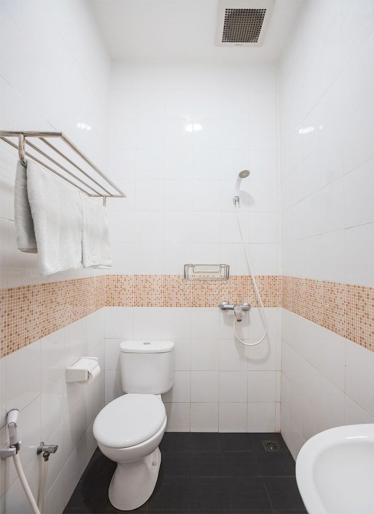 OYO 386 Hey Hotel Standard Double Room, 1 Double Bed 8