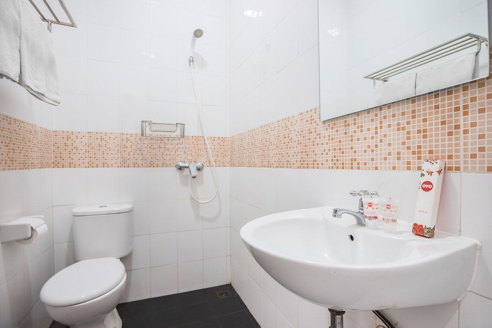 OYO 386 Hey Hotel Standard Double Room, 1 Double Bed 7