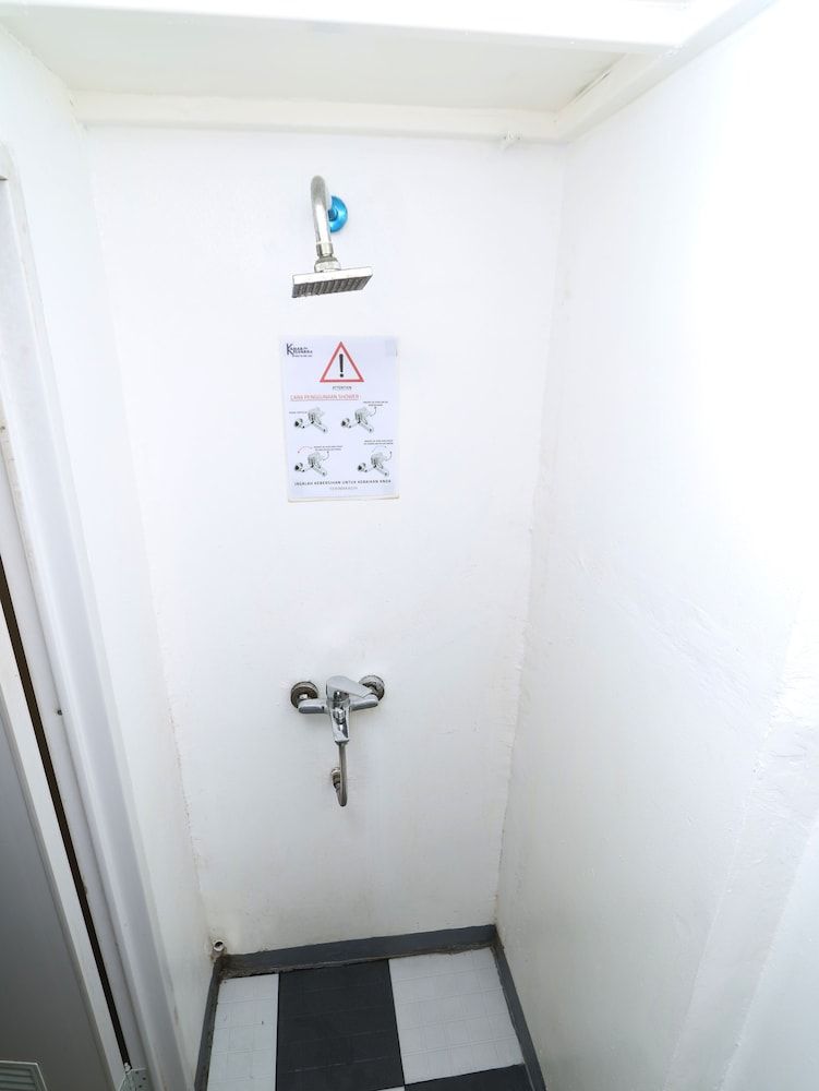 Kamar Keluarga Jelambar Syariah Double Room 10