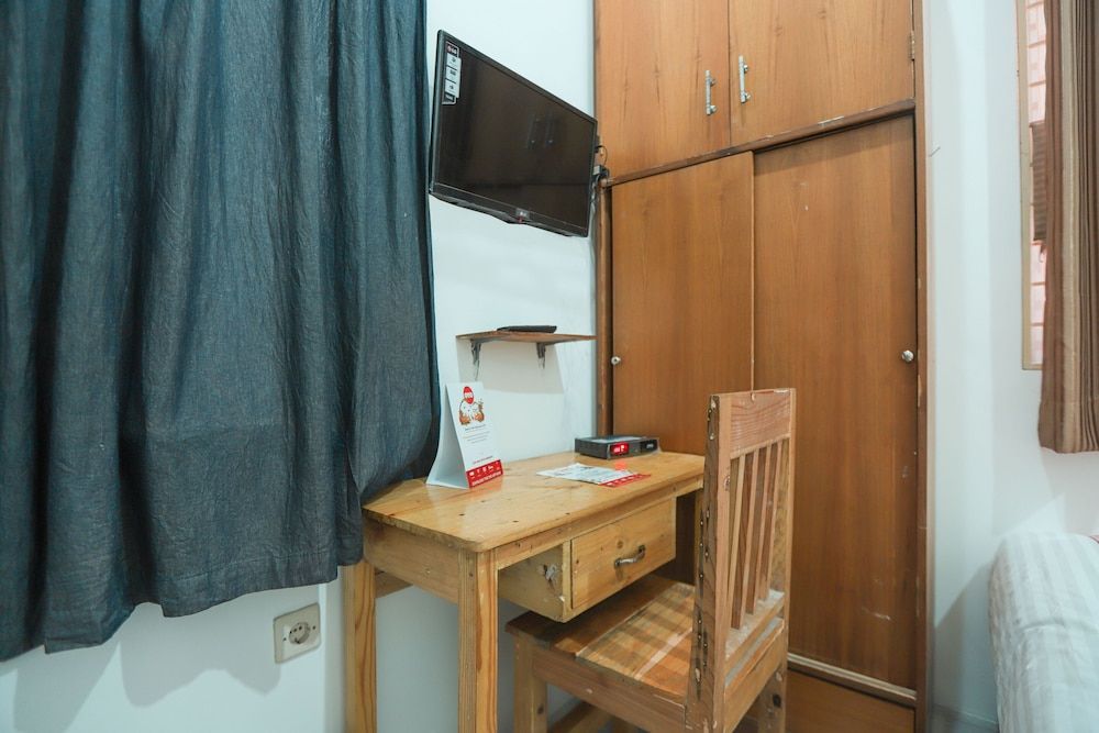 OYO 150 Harmoni Residence Standard Double Room 9