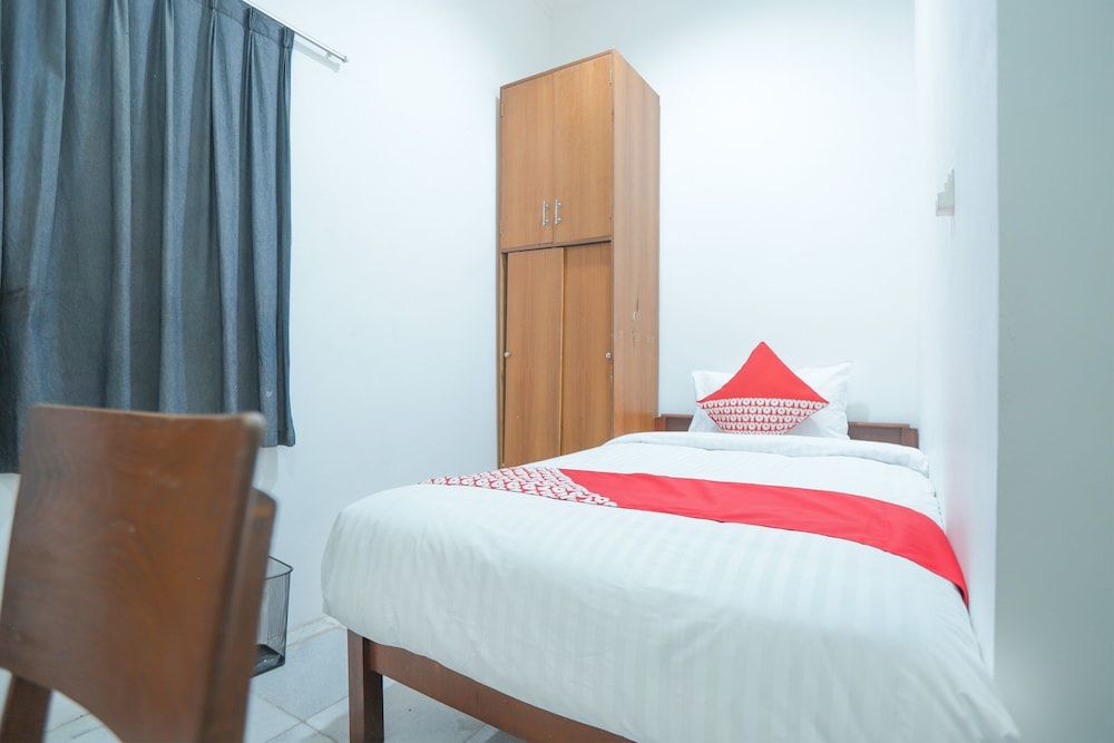 undefined OYO 150 Harmoni Residence 10