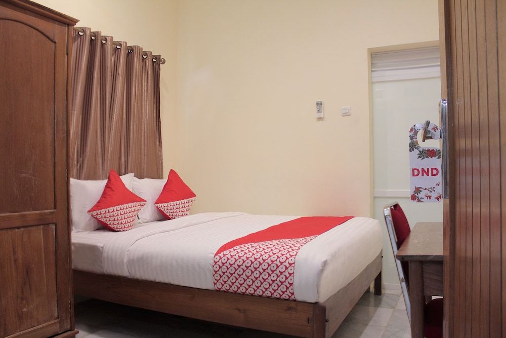 OYO 152 O2 Residence Standard Double Room, 1 Double Bed, Non Smoking 5