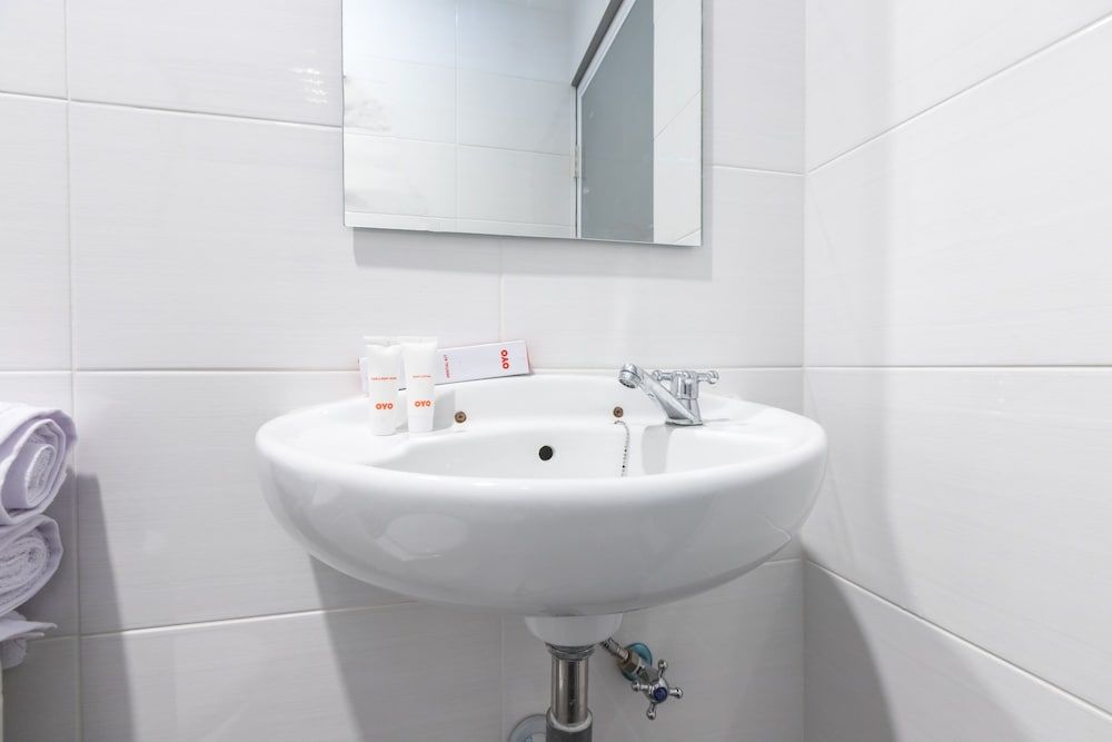 OYO 1310 Urban Residence Deluxe Double Room 7