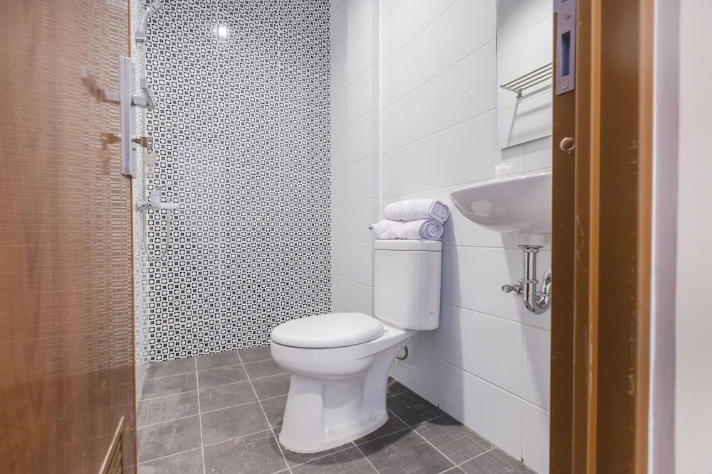 OYO 1310 Urban Residence Standard Twin Room 6