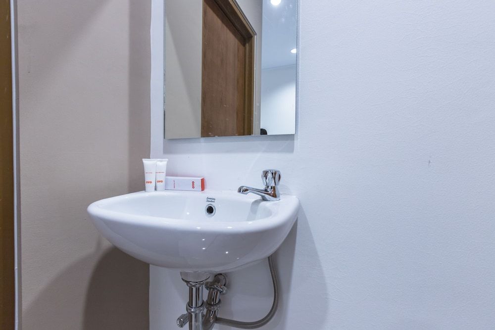 OYO 1310 Urban Residence Standard Double Room 6