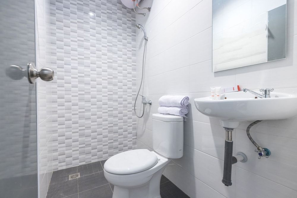 OYO 1310 Urban Residence Deluxe Double Room 6