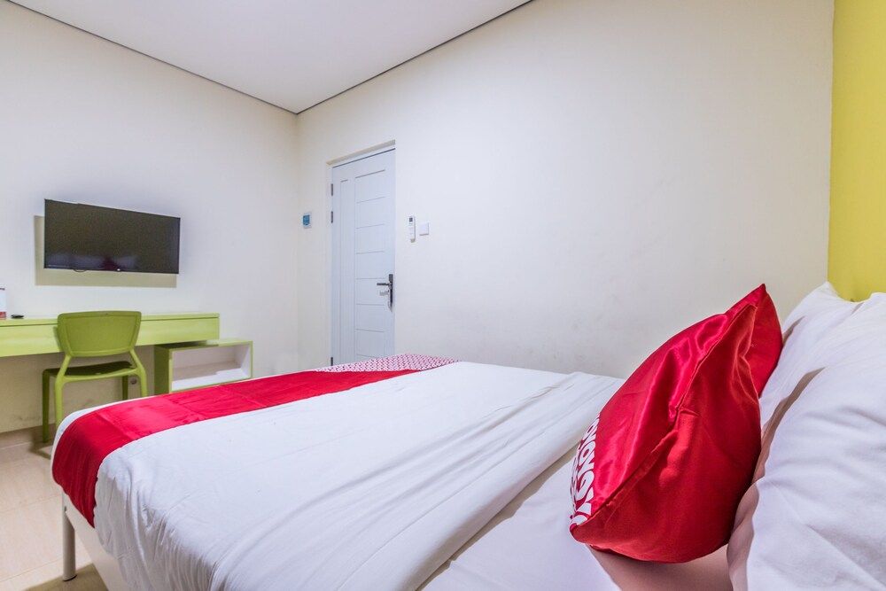 OYO 1393 Citron Syariah Standard Double Room 2
