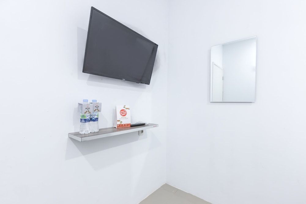 OYO 907 Wisma Cakung Standard Double Room 4