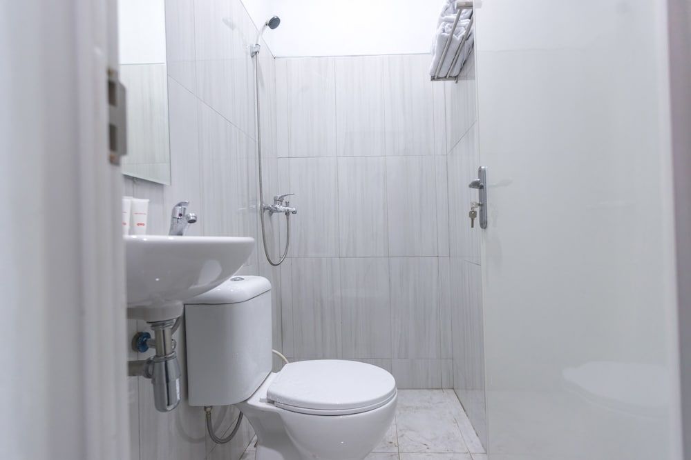 OYO 907 Wisma Cakung Standard Single Room 9