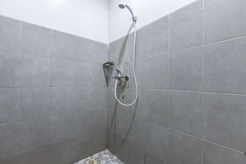 OYO 1672 Wisma Barkah Deluxe Double Room 15