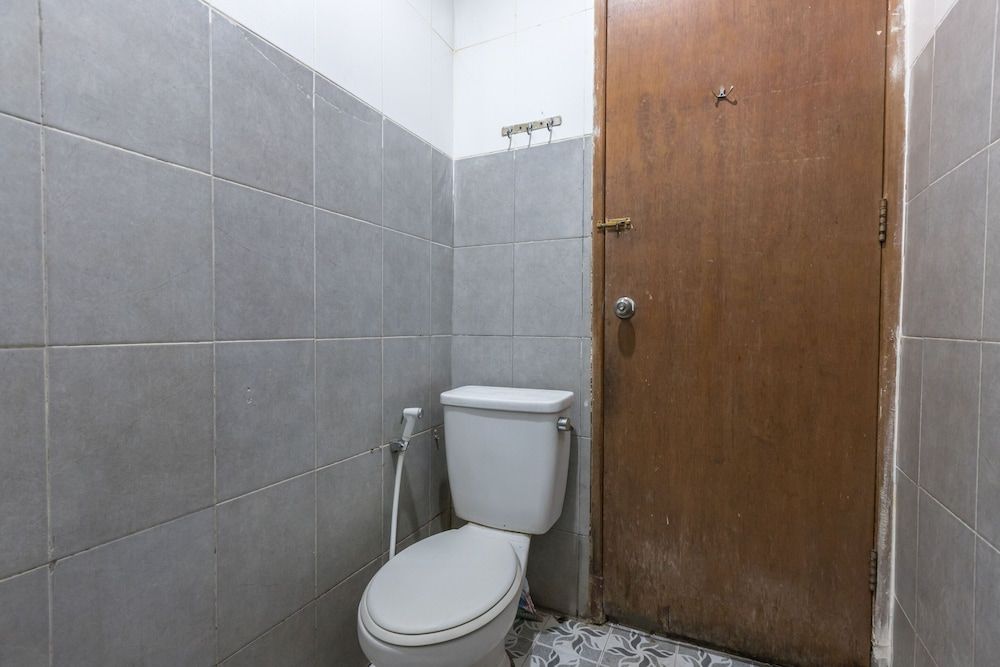 OYO 1672 Wisma Barkah Deluxe Double Room 14