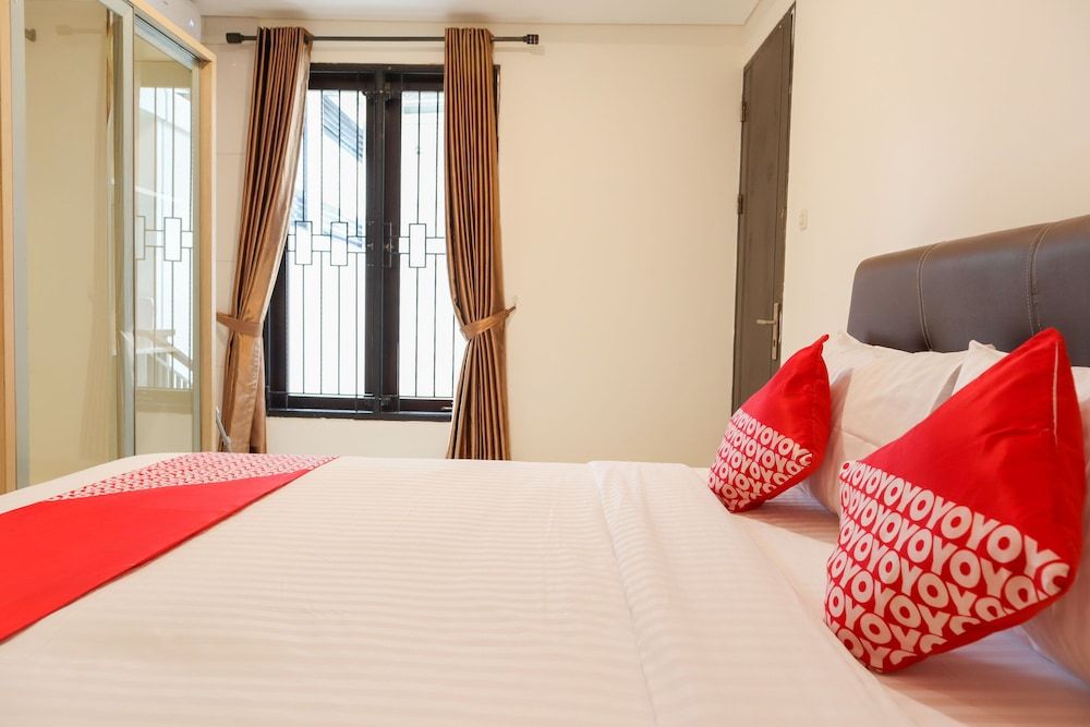 undefined OYO 2768 OQ Residence 8