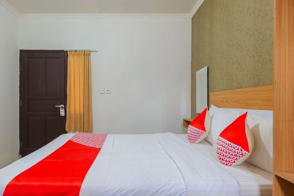 OYO 2547 Assirot Residence Deluxe Double Room 8