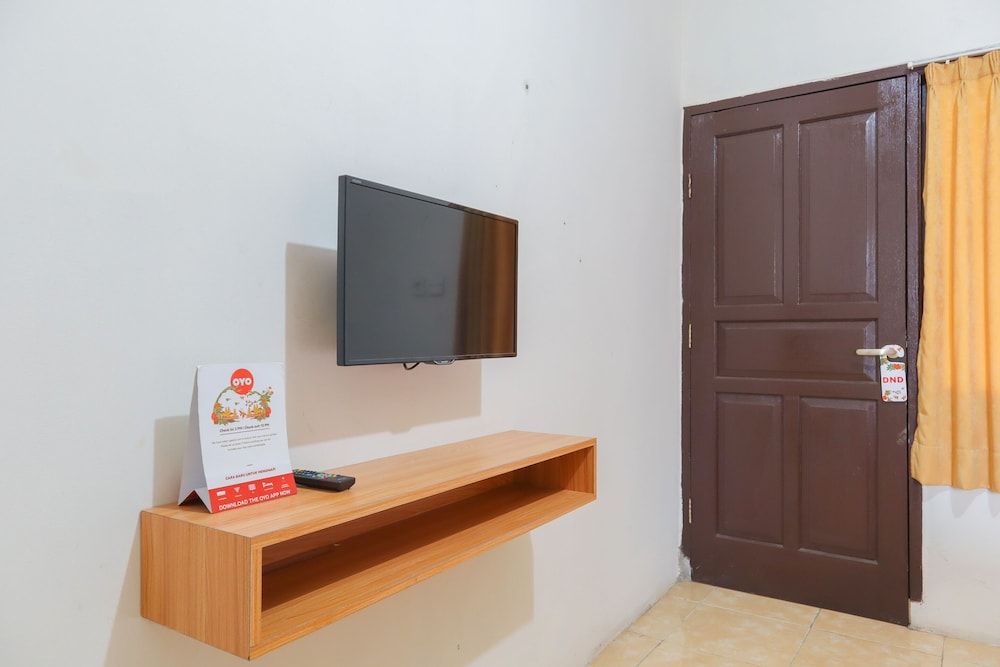 OYO 2547 Assirot Residence Deluxe Double Room 12