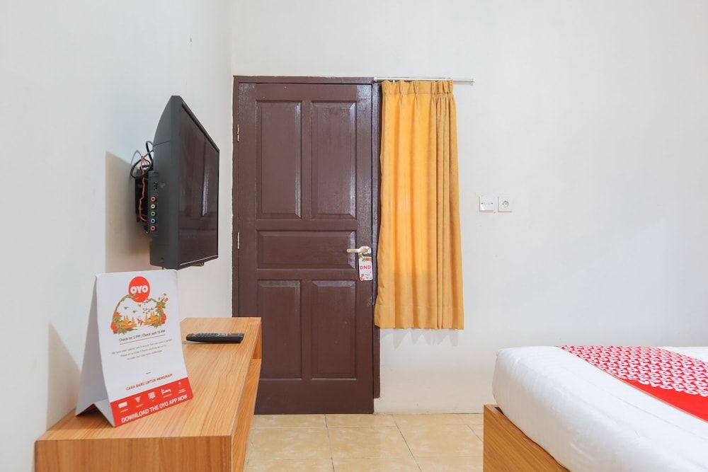 OYO 2547 Assirot Residence Deluxe Double Room 11