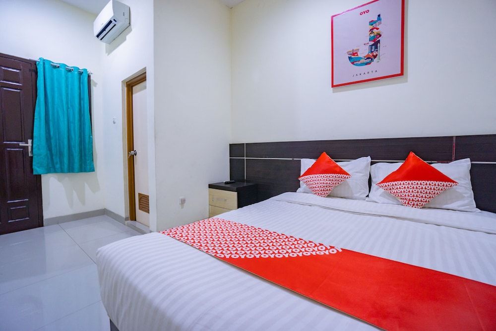 OYO 2357 Syariah Grand Raudhah Standard Double Room 5