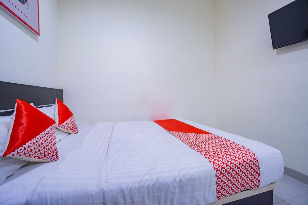 OYO 2357 Syariah Grand Raudhah Standard Double Room 2