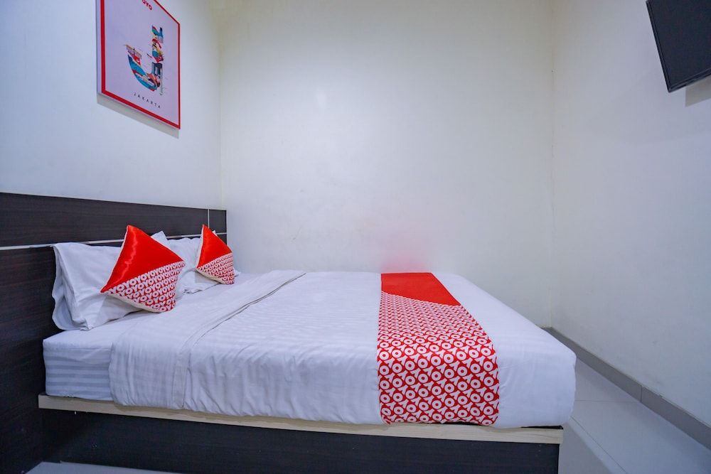 OYO 2357 Syariah Grand Raudhah Standard Double Room 3