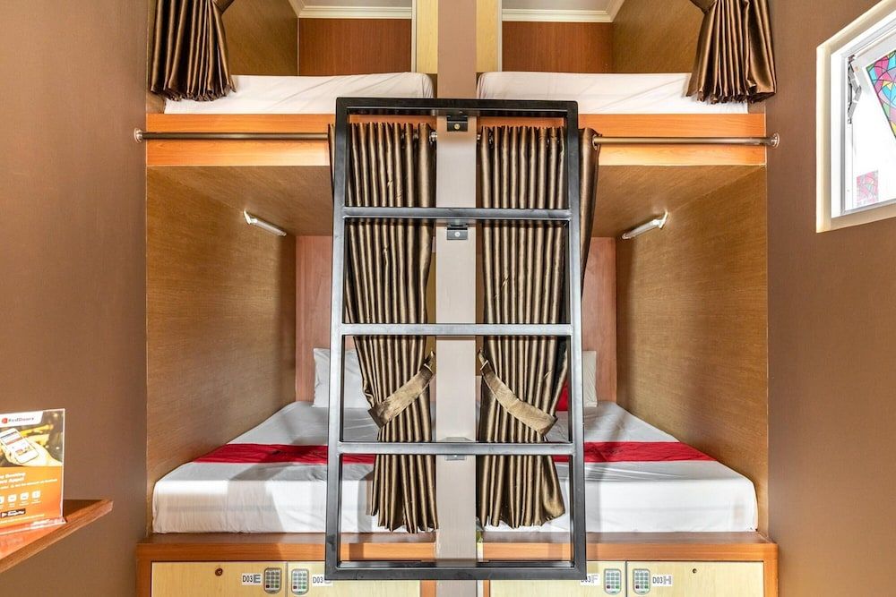 undefined RedDoorz Hostel near LTC Glodok 4