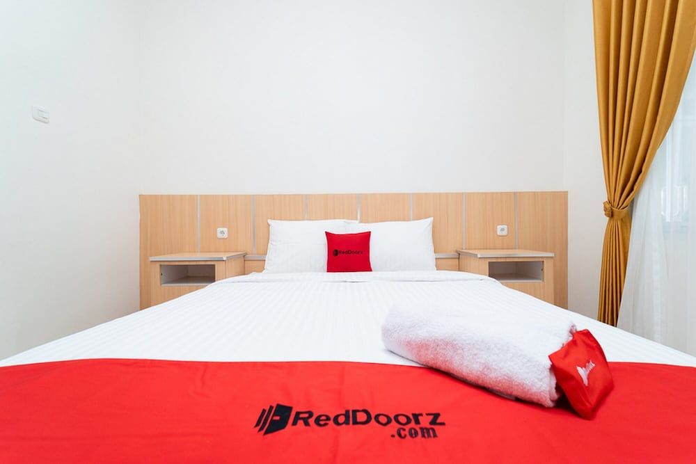 Double Room (RedDoorz)
