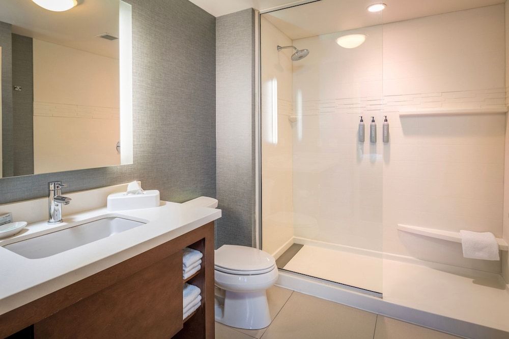 Studio, 1 King Bed (Hearing Accessible)