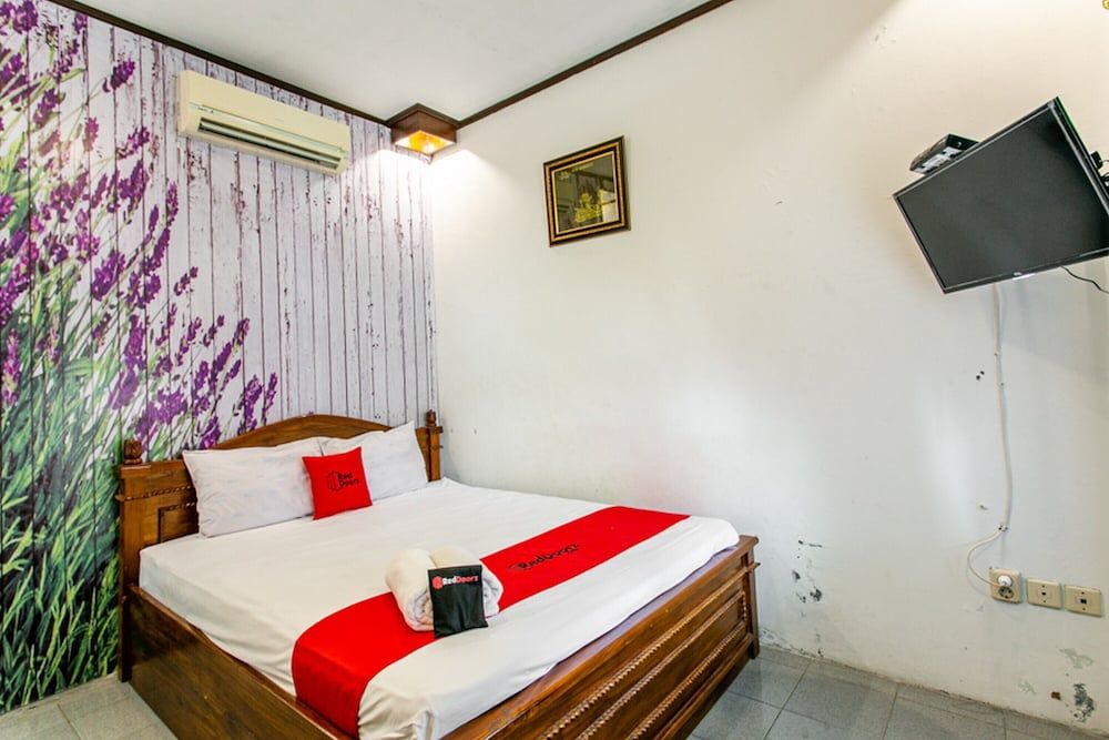 Double Room (RedDoorz)