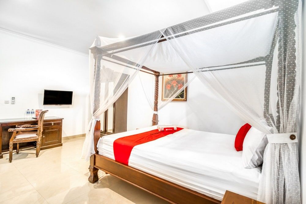 Double Room (RedDoorz)