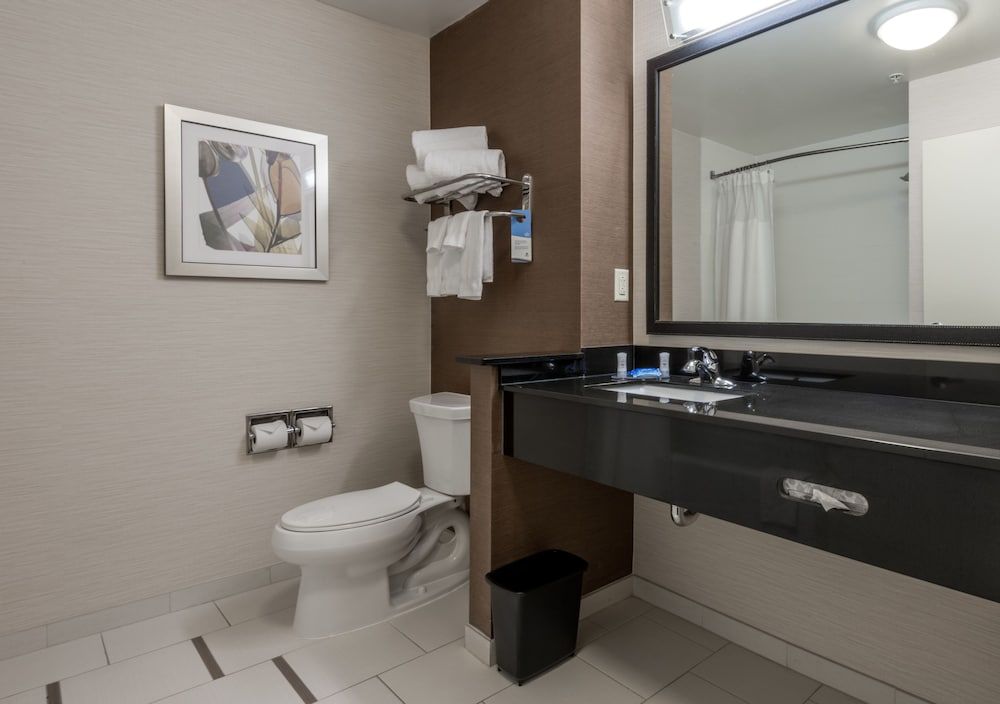 Room, 2 Queen Beds (Mobility/Hearing Accessible, Tub)