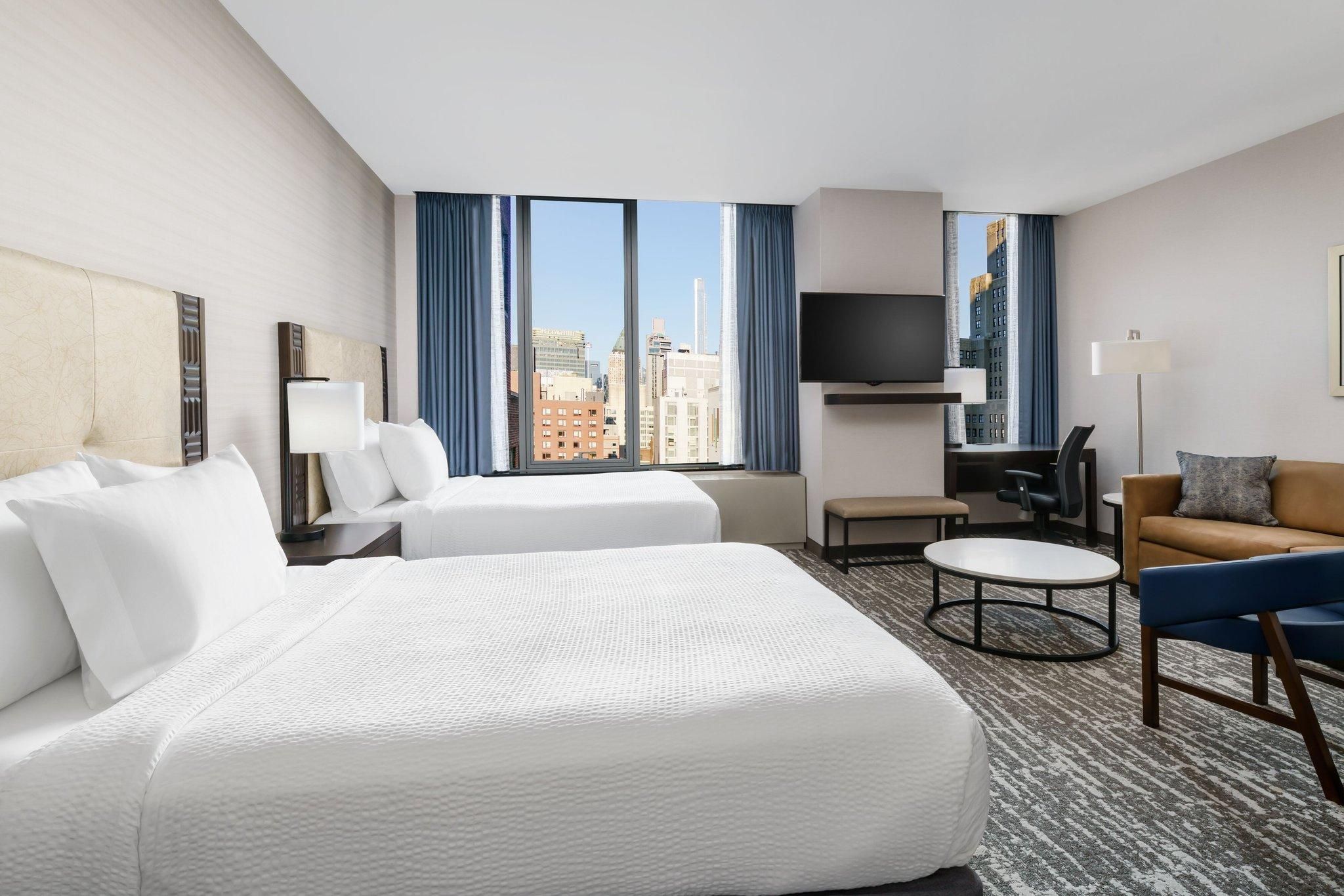 Suite, 2 Queen, Sofa bed