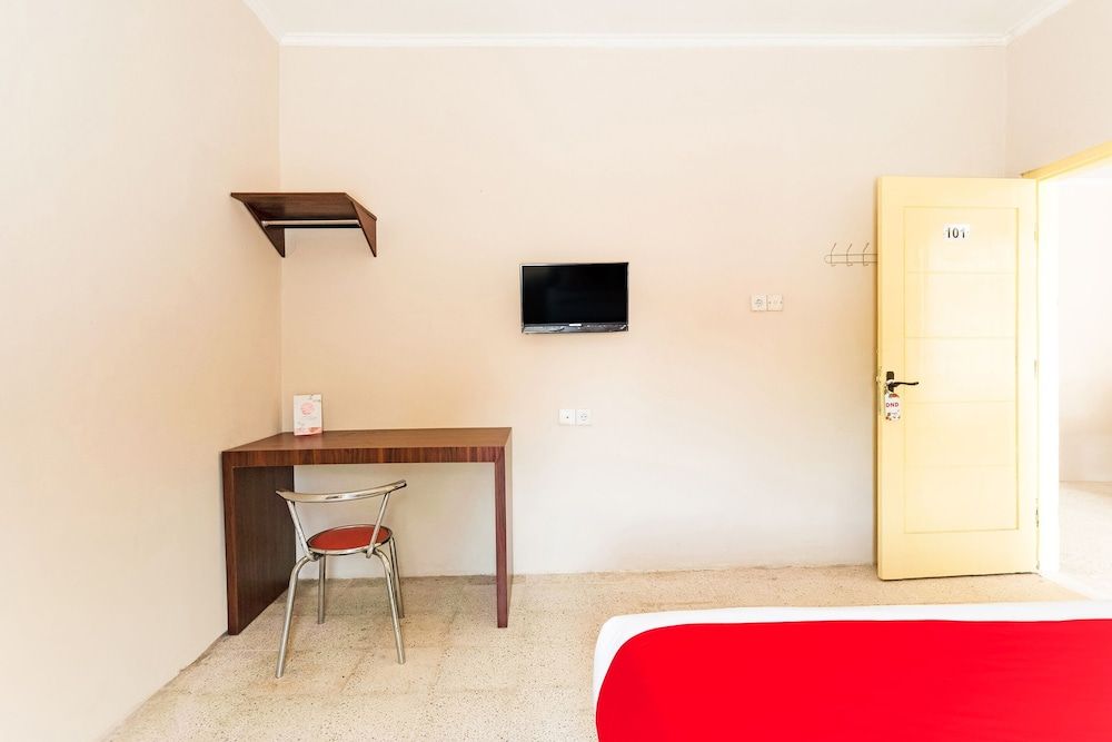 OYO 3252 Lansano Residence Syariah Standard Double Room 13