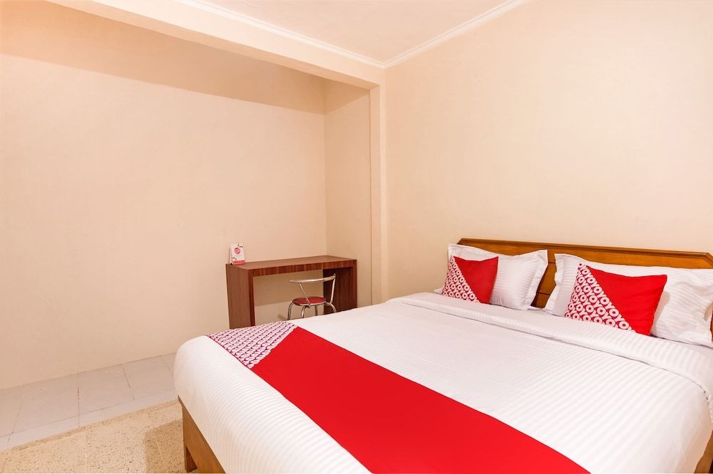 OYO 3252 Lansano Residence Syariah Standard Double Room 8