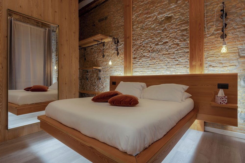 Deluxe Suite, 1 Queen Bed