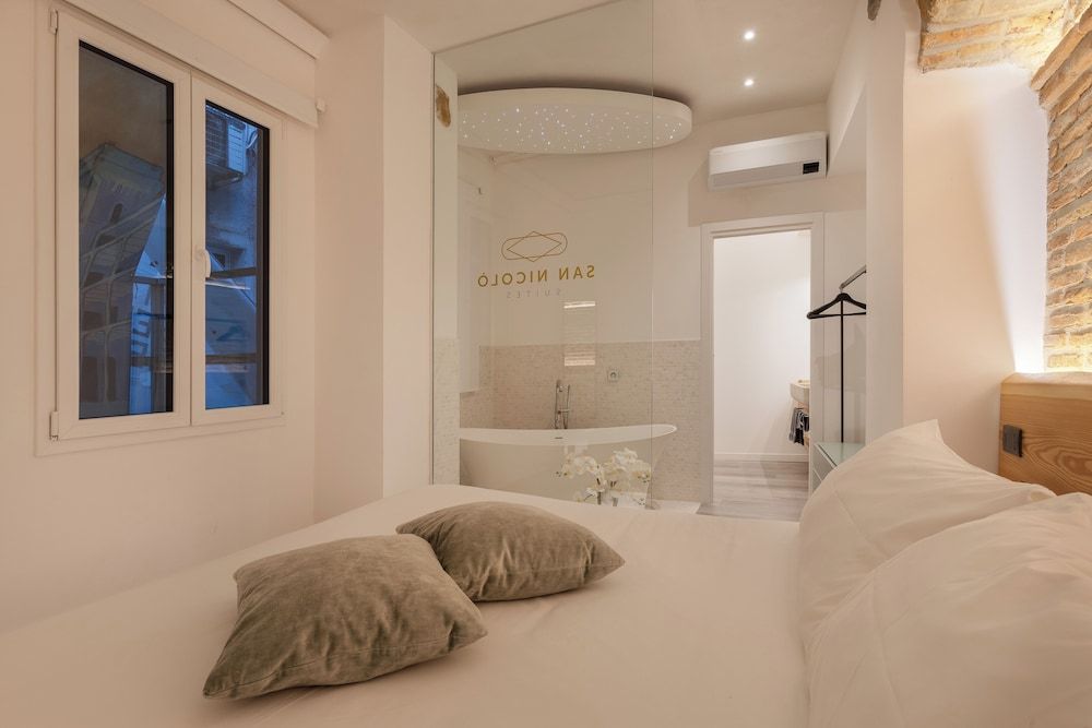 Romantic Suite, Jetted Tub