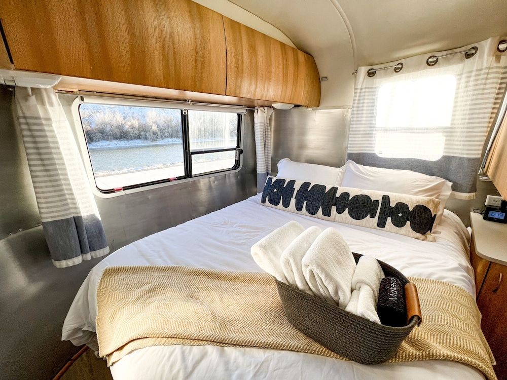 Camp Eddy Vintage Airstream on the Colo River (1)