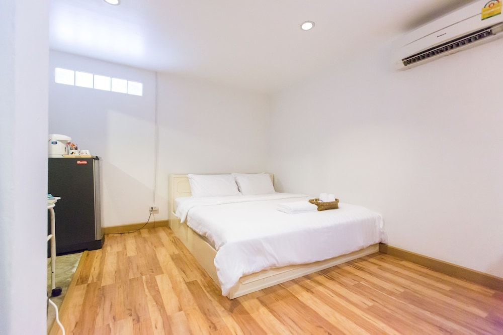 Plern Plern Bed and Bike Deluxe King Room 2