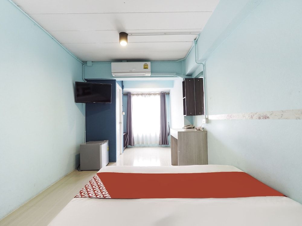 OYO 983 The Private Hotel Deluxe Double Room 5