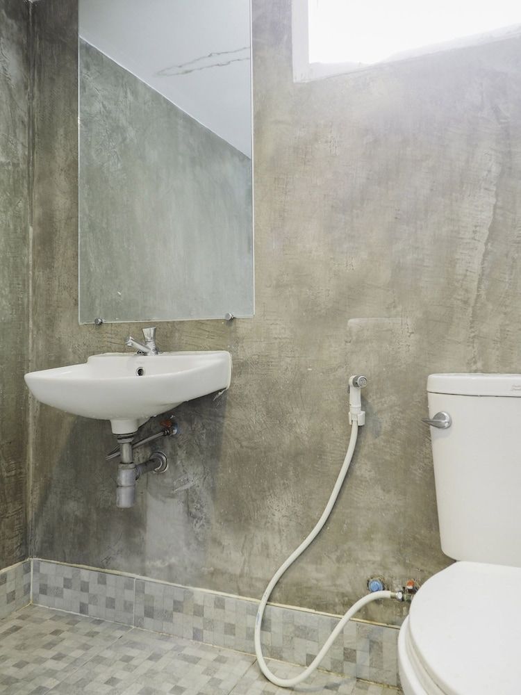 OYO 983 The Private Hotel Deluxe Twin Room 4