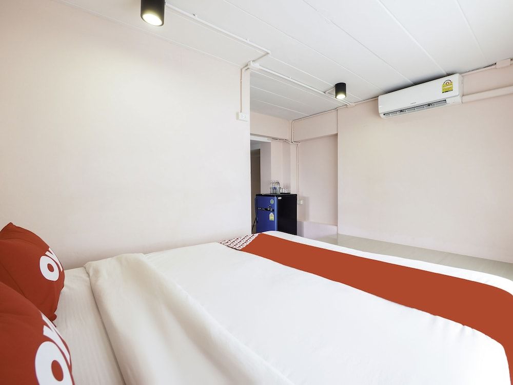 OYO 983 The Private Hotel Family Suite 8