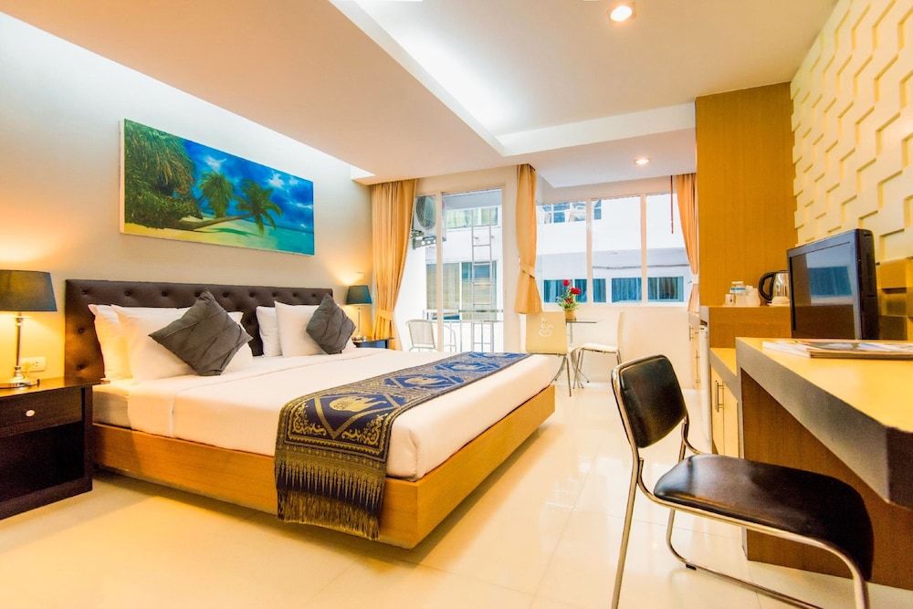 undefined Hallo Patong Hotel & Restaurant 2