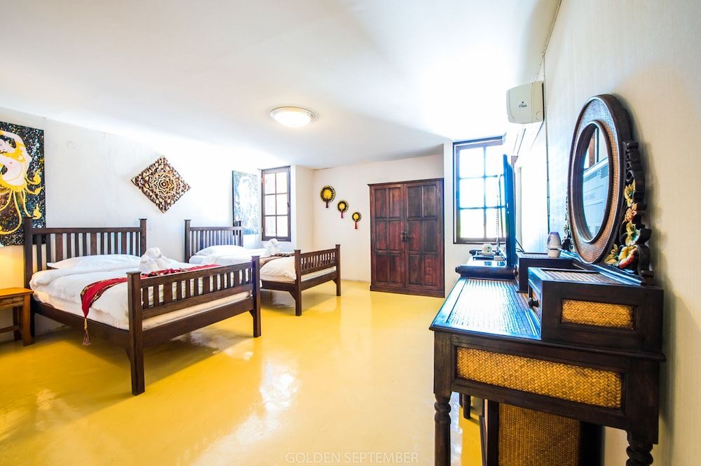 undefined Relax at Wualai 9