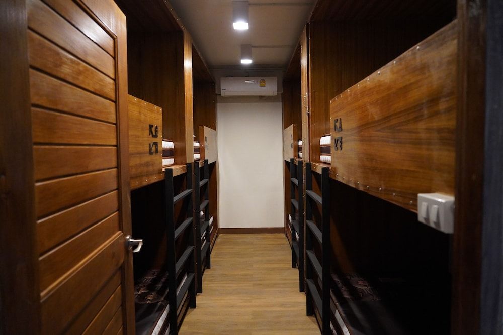 Slee Hostel Chiangmai - Adults Only 8-Bed Mixed Dormitory 9