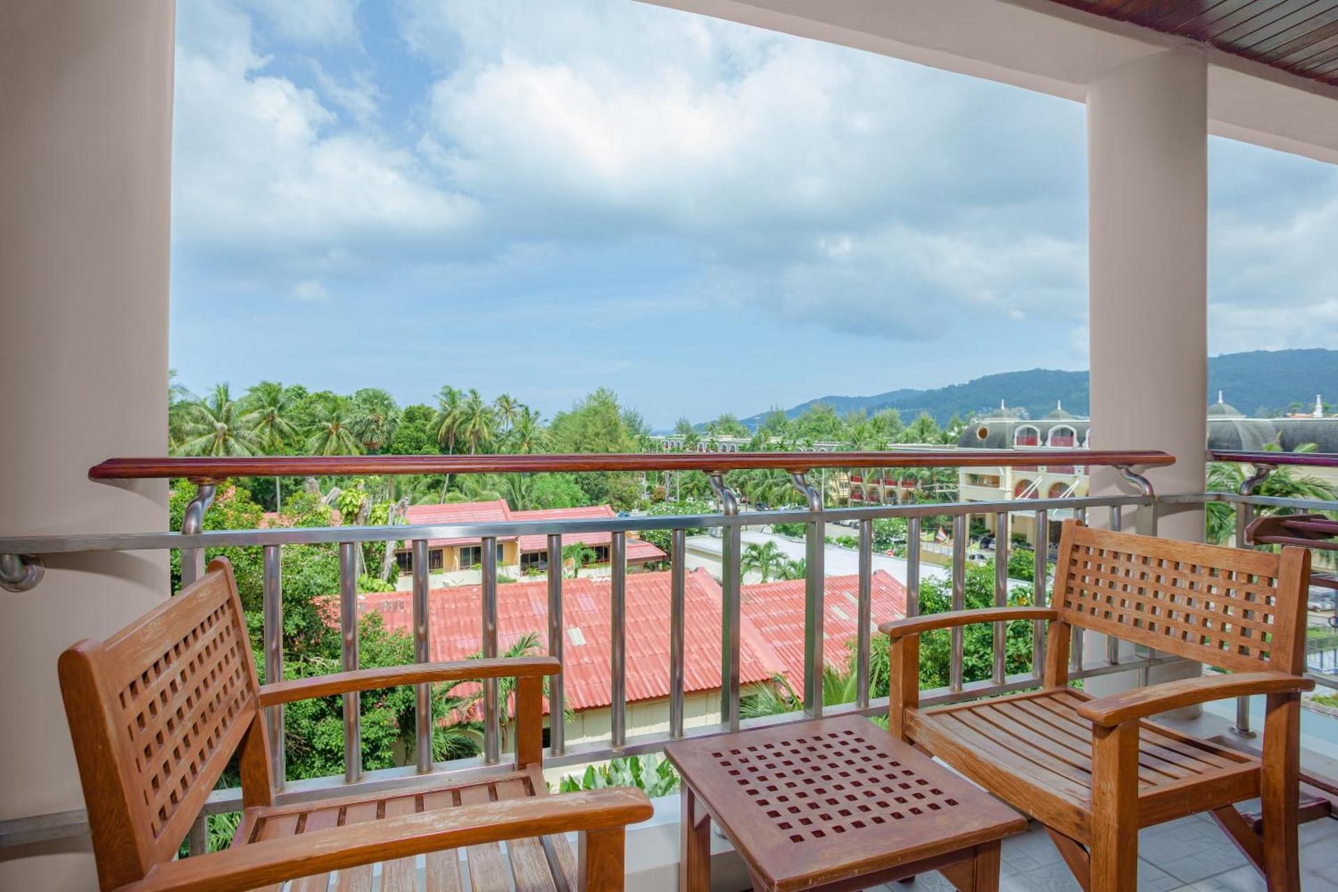 Thanthip Beach Resort Deluxe Twin Room 3