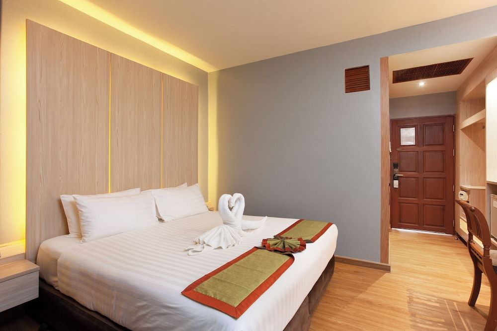 undefined Thanthip Beach Resort 8