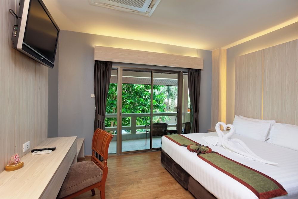 undefined Thanthip Beach Resort 7